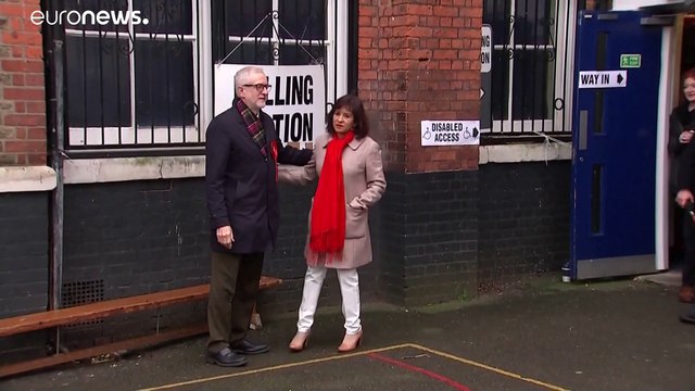 Los británicos deciden en las urnas el futuro del Reino Unido en una jornada histórica