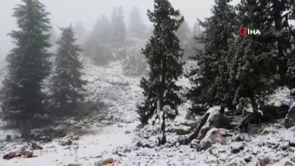 Mersin'in yüksek kesimlerine mevsimin ilk karı düştü