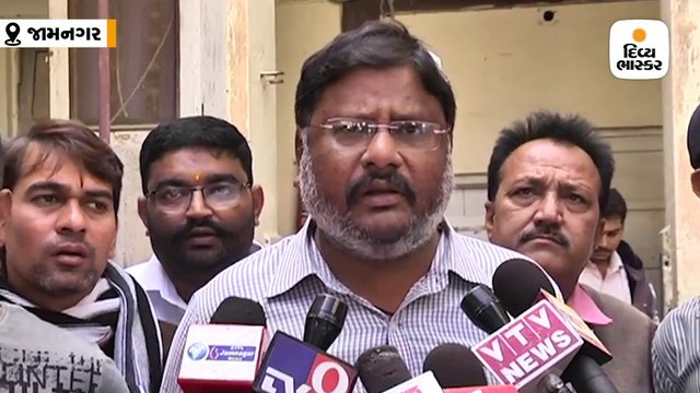 બાઈક પર જઈ રહેલા દિવ્યભાસ્કર જામનગરના બ્યુરો ચીફ પર 3 શખ્સોનો હુમલો,માથામાં બે ટાંકા આવ્યા