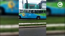 Trânsito congestionado após acidente entre ônibus e caminhão, na Serra