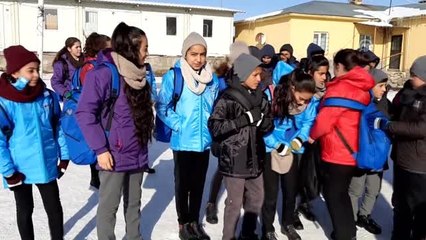 490 öğrenciye kışlık malzeme dağıtıldı