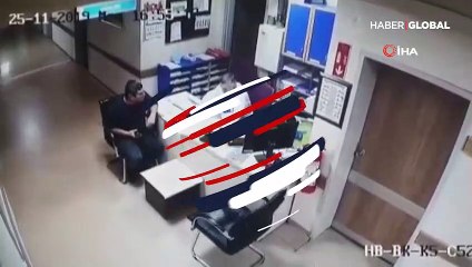 Bir anda tavandan teknisyen düştü