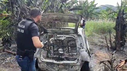 Descargar video: Carro de motorista de aplicativo é incendiado em Cariacica