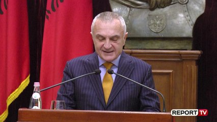 Meta nderon si 'Duçja' dhe thërret shqiptarët: Bëni 50 mijë firma dhe  të zhvilloj referendum