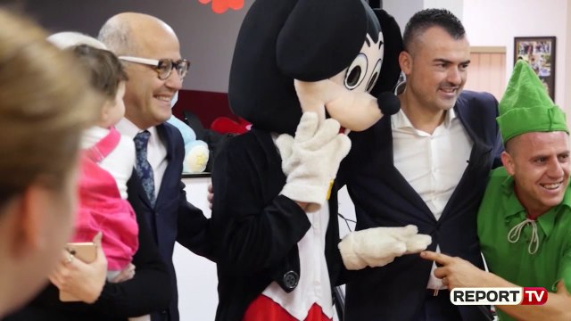 Nadir Çausholli, drejtuesi i CFO Pharma dhe stafi i tij vizitë në shtëpinë e foshnjës Tiranë