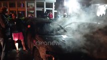 Ora News - Digjet makina e gjyqtarit në Shkodër, shikoni momentin kur nderhyjne per te shuar flaket