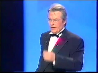 Alain Delon - Remise Cesar d'honneur à Georges Cravenne - 2000