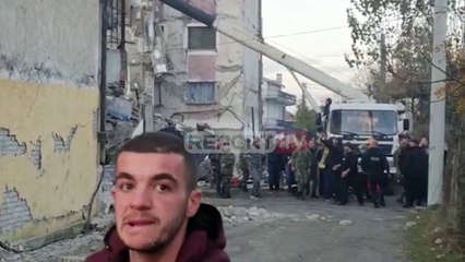 Bie tërmet teksa kërkonin për të mbijetuar, ushtarët dhe banorët ikin me vrap