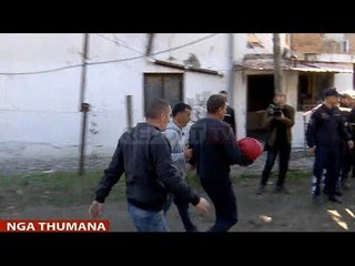 E dhimbshme. Me foshnjën e pajetë në duar....Në Thumanë nxirren nga rrënojat edhe dy viktima