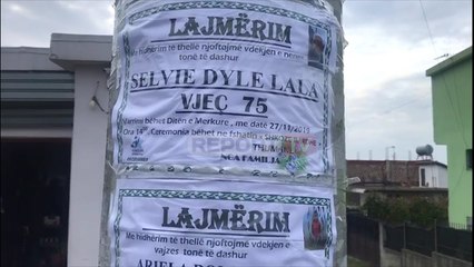 Report TV - Pamje të trishta nga Thumana! Shtylla e mbushur me njoftimet për viktimat e tërmetit