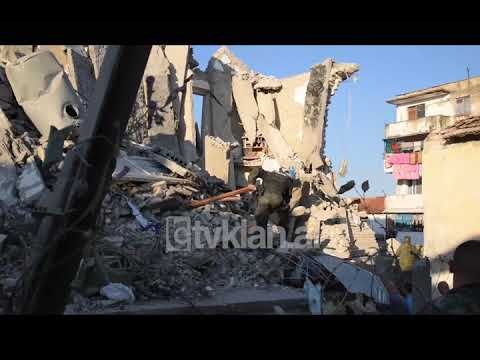 Te gjithe per te shpetuar Kelin, i riu lufton me vdekjen nen germadhat e pallatit (Ekskluzive)