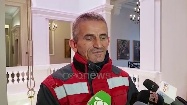 Ora News - Shefi i zjarrfikëses së Vlorës rrëfen momentin e shpëtimit të dy njerëzve