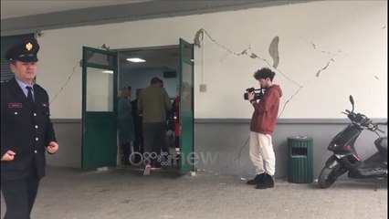 Ora News - Zhvendoset hyrja e urgjencës së spitalit të Durrësit deri në riparimin e dëmeve