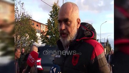Ora News - Rama pas varrimit të viktimave në Thumanë: Jetë nuk kthejmë dot, por qajmë halle