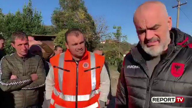 Report TV - Rama me banorët e Kasharit: Bëni Durim! Veliaj: Kemi shpërndarë 160 çadra dimërore