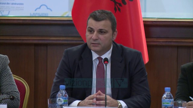 Rishikoni kushtet e kredisë pa kosto për të prekurit nga tërmeti - News, Lajme - Vizion Plus