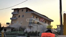 Report TV - Durrës/ Shembet me eksploziv edhe godina e dytë 5-katëshe në Shkozet