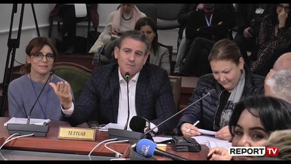 Gazetarët kërkojnë tërheqjen e paketës Anti-shpifje! Çipa ironizon Manjën: Neve na ndan lumturia