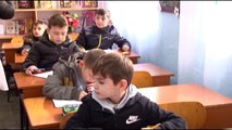 Ora News - Fëmijët e zhvendosur në Lezhë kthehen në banka pas tërmetit