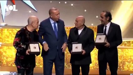 Mazhar Alanson'dan Erdoğan'a: Bu ödülü ömrümün sonuna kadar saklayacağım