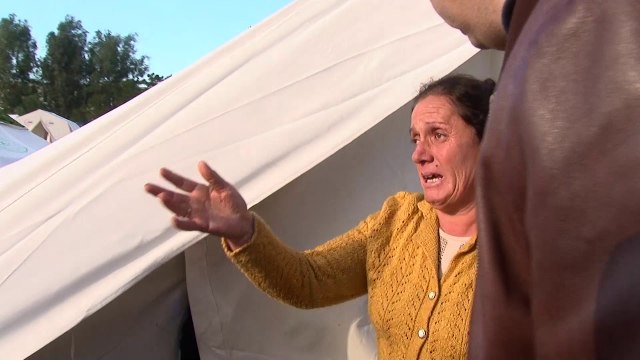 Report TV - Basha takohet me banorët e prekur nga tërmeti në Manëz: Po lihen në kushte mizerabël