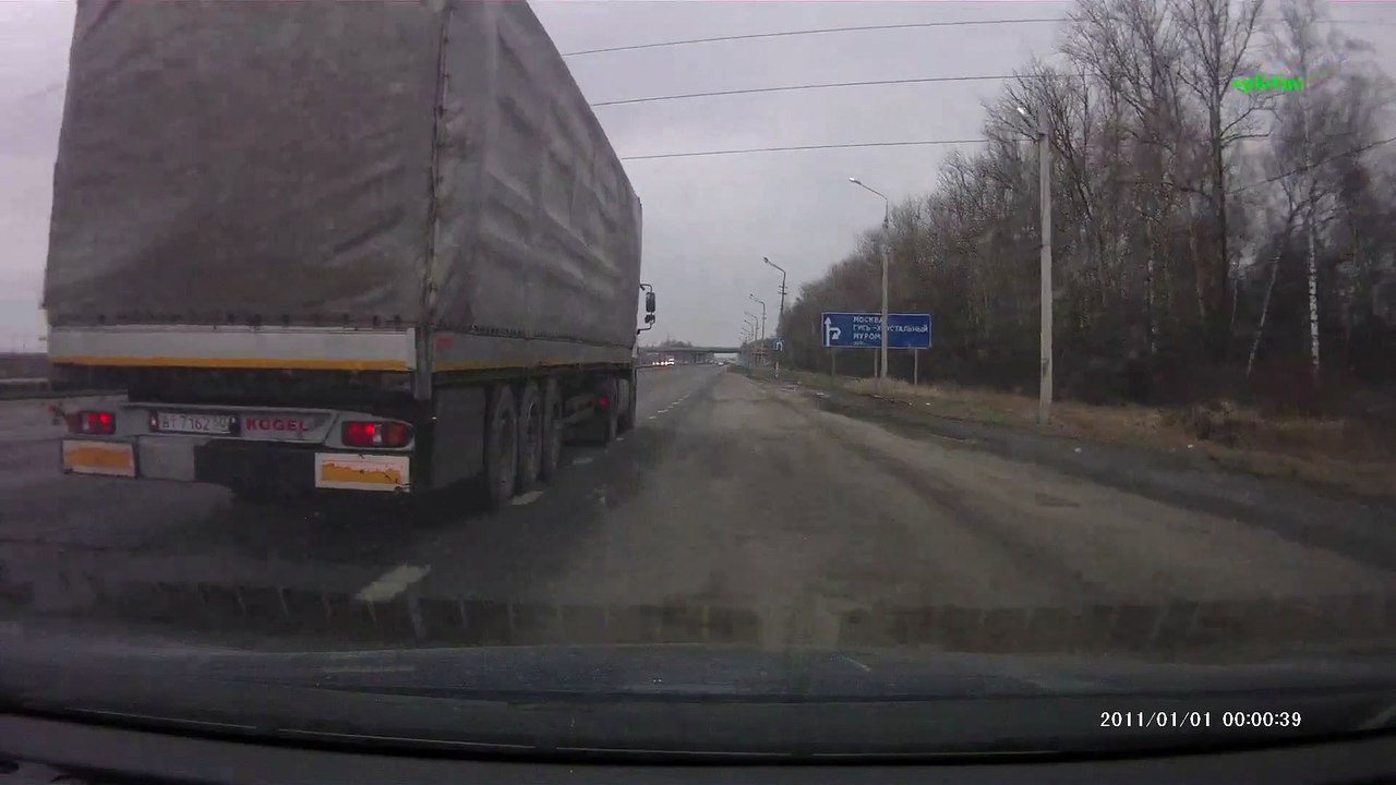 Driver Dodges a Piece of a Decayed Bridge