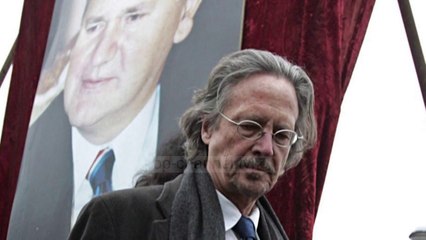 “Turp të të vijë”/ Protesta në Sarajevë kundër çmimit Nobel