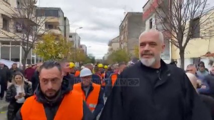 Shijaku do rindërtohet/ Kryeministri takon banorët e pallateve të dëmtuara