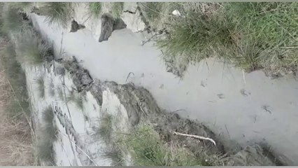 Ora News - Tërmeti hapi tokën me nje metër në Hamallaj,  shikoni pamjet