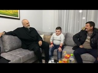 Fluturoi nga tretë për t'i thënë JO vdekjes'! Rama në shtëpinë e vogëlushit që takoi Ronaldon,