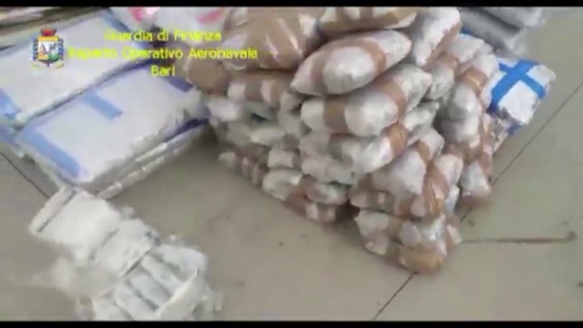 Plot 6 tonë marijuanë! Goditet grupi italo-shqiptar i trafikut të drogës, 20 të arrestuar