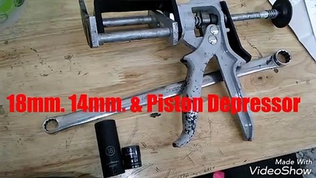 2009 - 2011 Dodge Caliber front brakes