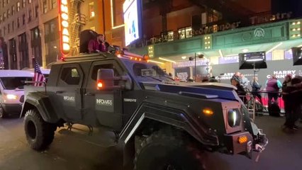 Zırhlı araçlar ve kamyonetlerle Trump'a destek konvoyu - NEW