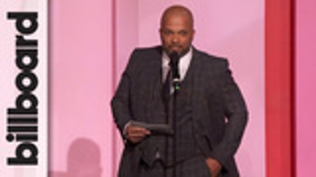 Jay Brown Presents Desiree Perez With Executive of the Year Award | Women In Music 2019