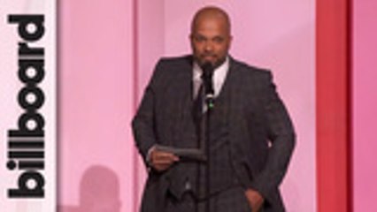 Jay Brown Presents Desiree Perez With Executive of the Year Award | Women In Music 2019