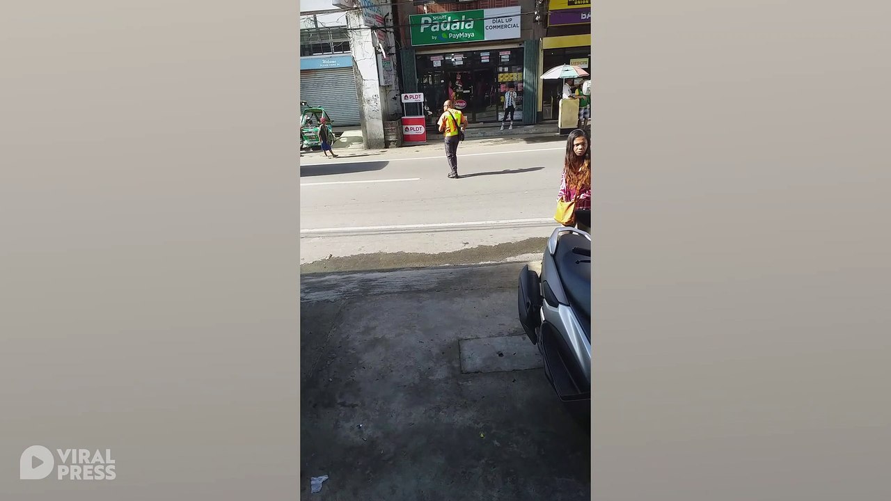 Funky Cop Dances While Directing Traffic