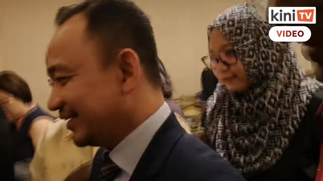 Maszlee enggan jawab berkenaan kongres tolak kaligrafi Jawi