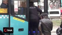 Halk otobüste uyuyan kadına taciz: Linç girişimi kamerada