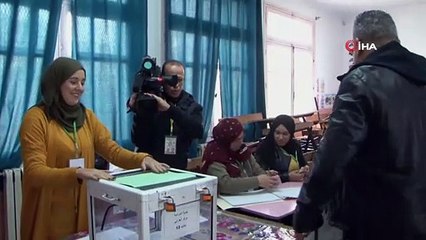 - Cezayir'de Abdulmecid bin Tebbun seçimi önde götürüyor