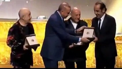 Erdoğan'dan ödül alan Mazhar Alanson'un sözleri olay oldu