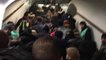 "Ne poussez pas !" L'agacement des usagers dans les couloirs bondés du métro à Paris