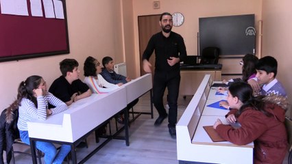 Kendisi gibi öğrencilerinin de karanlık dünyasını 'müzik'le aydınlattı (2) - DİYARBAKIR