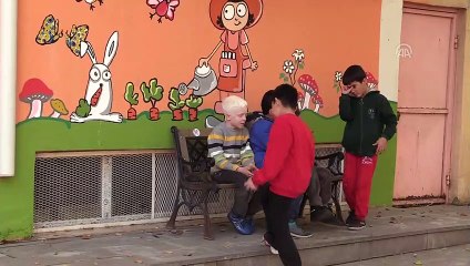 Kendisi gibi öğrencilerinin de karanlık dünyasını 'müzik'le aydınlattı (1) - DİYARBAKIR