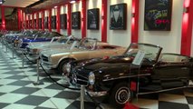 İzmir klasik otomobil müzesinde sergilenen imzalı 'batmobile', filmi yaşatıyor