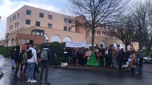 Les profs de Guéhenno en appellent au père Noël pour satisfaire leurs demandes