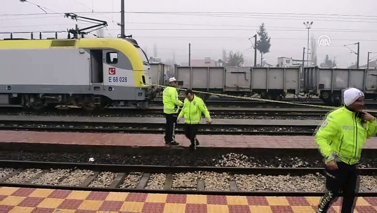 Adıyaman'da trenin çarptığı anne ve kızı yaralandı