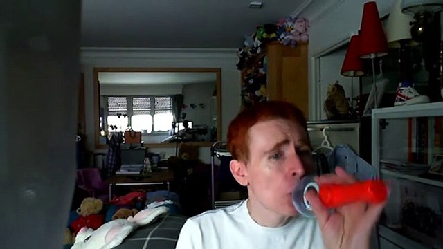 Wiwi égratigne white robe de T.A.T.U