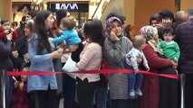 Nevşehir’de bebek emekleme yarışması...Bebekler bebek bezi için emekledi