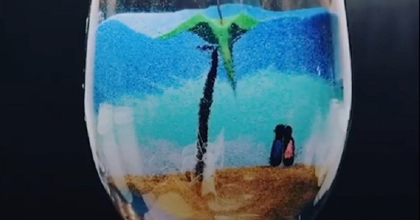 Cet artiste réalise de superbes portraits en sable !