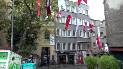 Oğuz Atay'ın evine bilgilendirme tabelası yerleştirildi